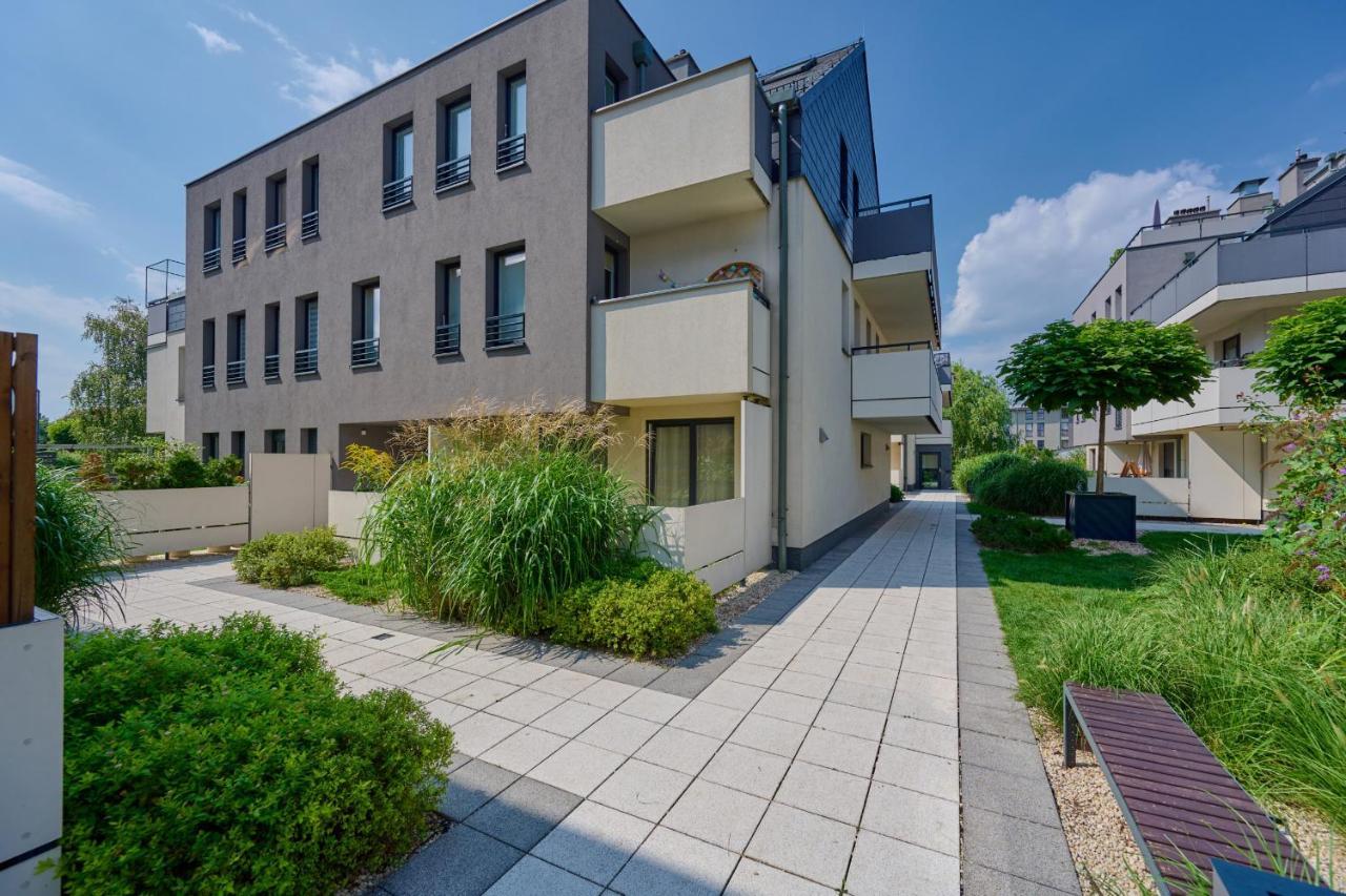 Elegant 1 Bedroom With Balcony In By Renters * Wrocław