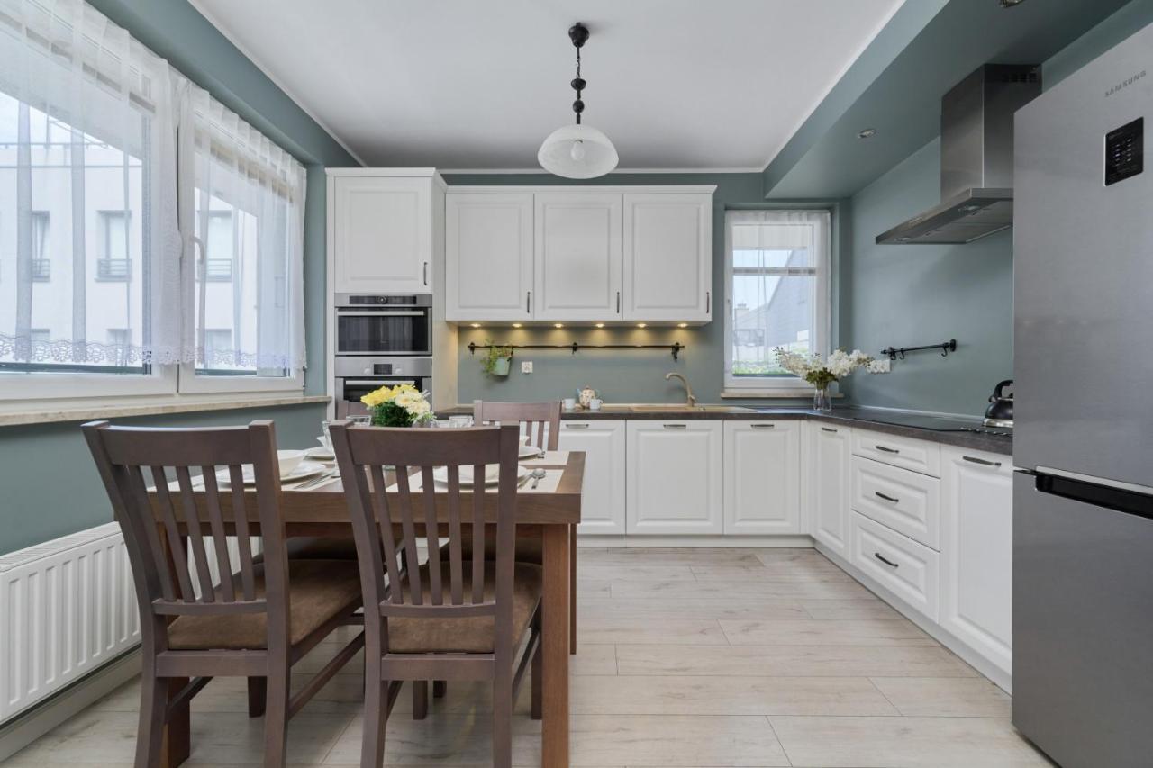 Elegant 1 Bedroom With Balcony In By Renters Apartament