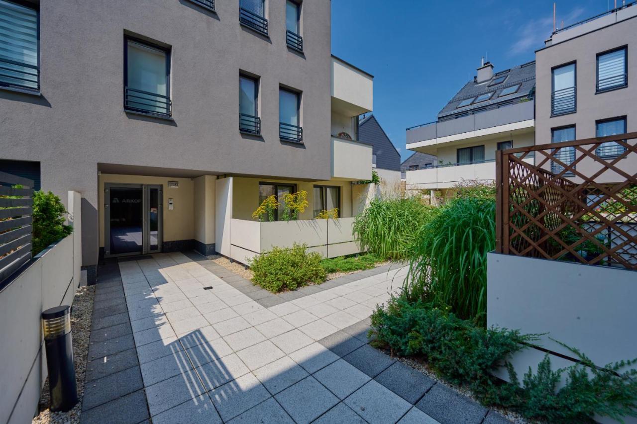 Elegant 1 Bedroom With Balcony In By Renters Apartament Wrocław