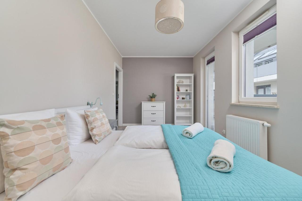 Elegant 1 Bedroom With Balcony In By Renters Apartament *