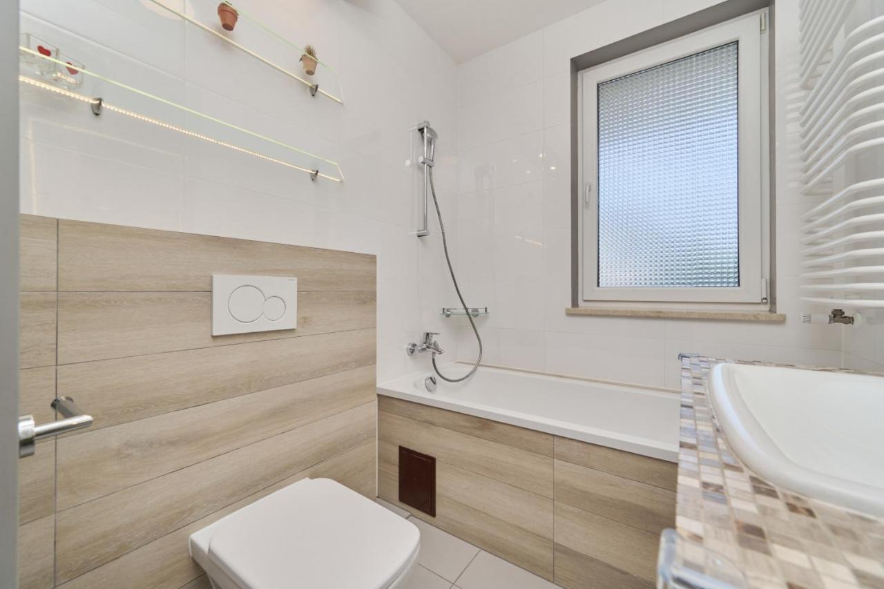 Apartament Elegant 1 Bedroom With Balcony In By Renters Wrocław